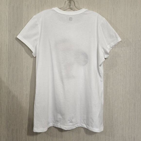 New Era Keebler elf holding a fudge striped cookie short sleeve graphic t-shirt - Picture 3 of 9